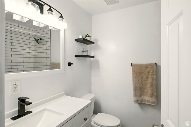 621 N 300 E, Brigham City, UT 84302 - bathroom featuring toilet, tiled shower, and vanity