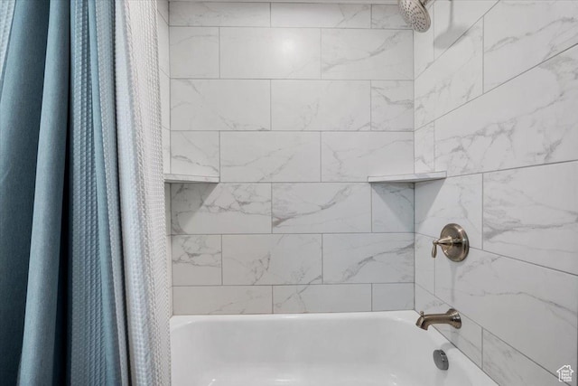 10539 S Haven View Ct W, South Jordan, UT 84095 - bathroom with shower / tub combo with curtain