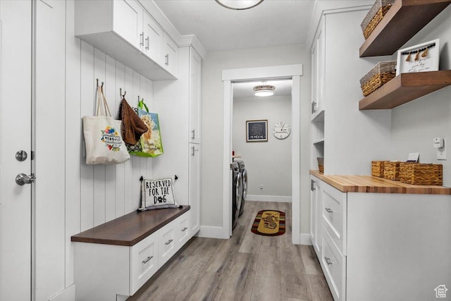 10539 S Haven View Ct W, South Jordan, UT 84095 - mudroom featuring washing machine and clothes dryer, light wood-type flooring, and baseboards