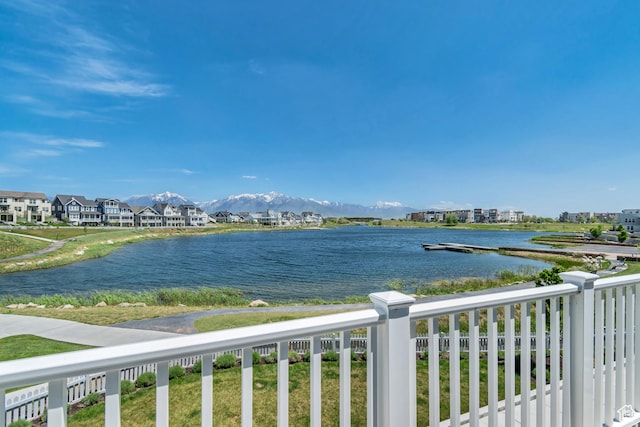 water view featuring a mountainous background