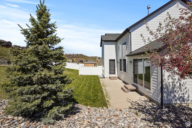 view of yard with a patio area
