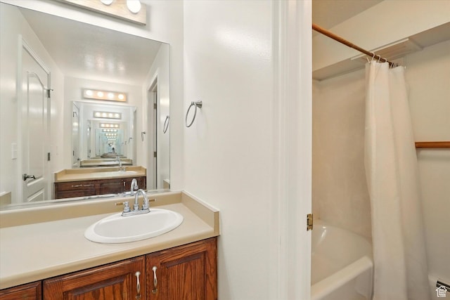 full bath with vanity and shower / tub combo