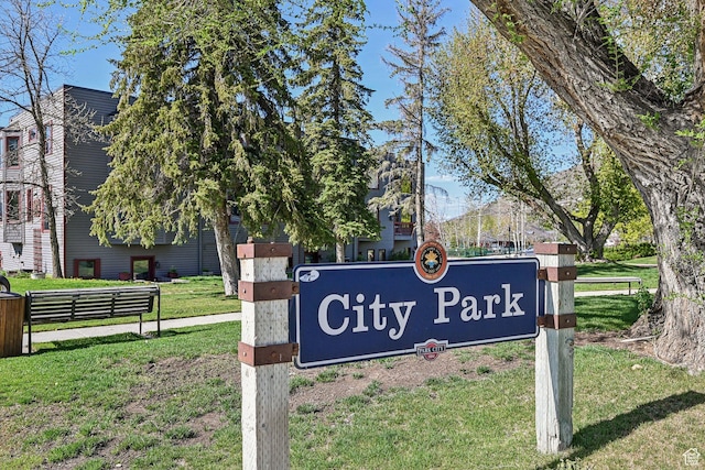 community / neighborhood sign with a yard