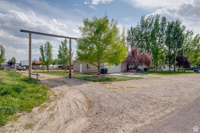 view of front facade featuring driveway and a garage