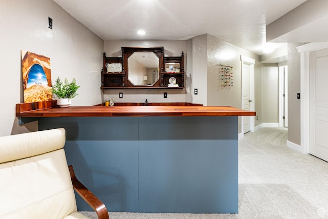 bar featuring carpet flooring, baseboards, and recessed lighting