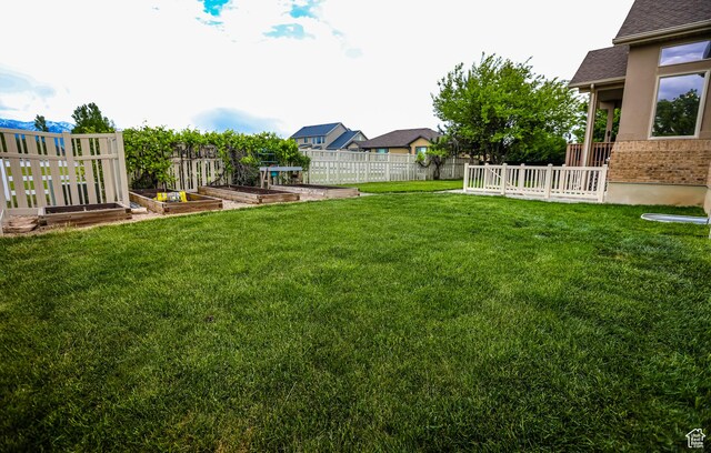 2817 S 1415 W, Syracuse, UT 84075 - view of yard featuring a garden