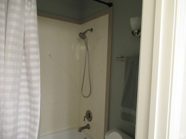 full bath with shower / bath combo and toilet