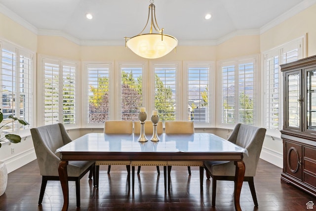 dining area featuring recessed lighting, dark wood finished floors, baseboards, and crown molding