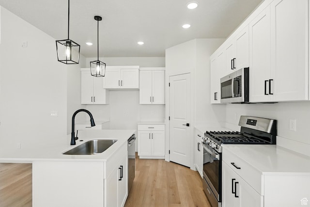 732 S Liberty Dr S, Cedar City, UT 84720 - kitchen featuring appliances with stainless steel finishes, a sink, light wood-type flooring, recessed lighting, and a center island with sink