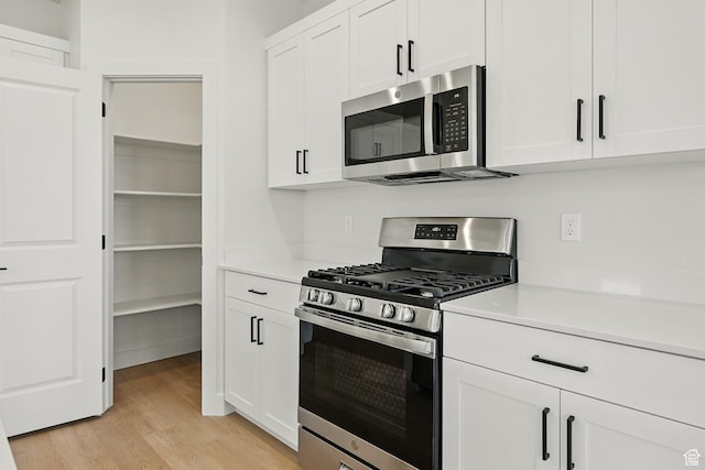 732 S Liberty Dr S, Cedar City, UT 84720 - kitchen with stainless steel appliances, light wood finished floors, light countertops, and white cabinetry