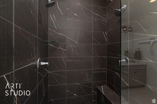 full bath with tiled shower