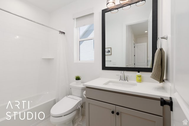 bathroom with toilet, vanity, and shower / bath combo