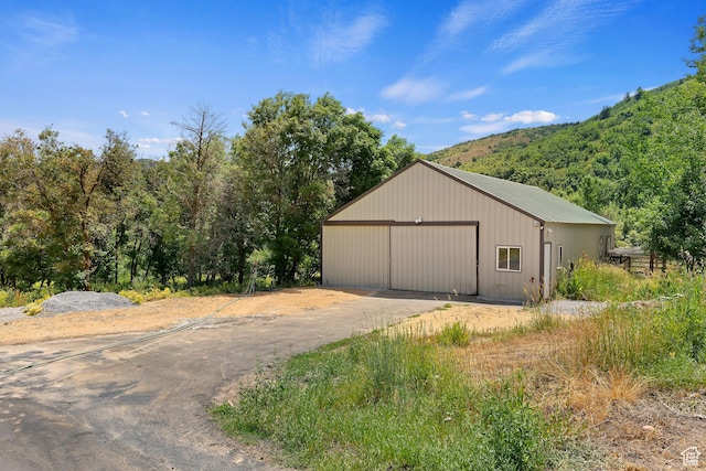 2333 S Falcon Way, Huntsville, UT 84317 - detached garage with a wooded view