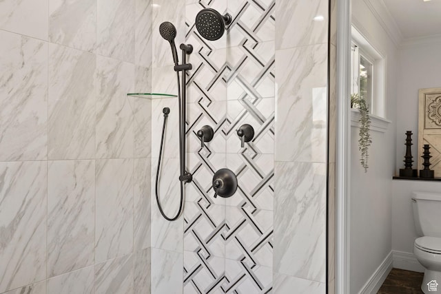2859 W Country Classic Dr, Bluffdale, UT 84065 - bathroom with crown molding, a tile shower, toilet, and baseboards