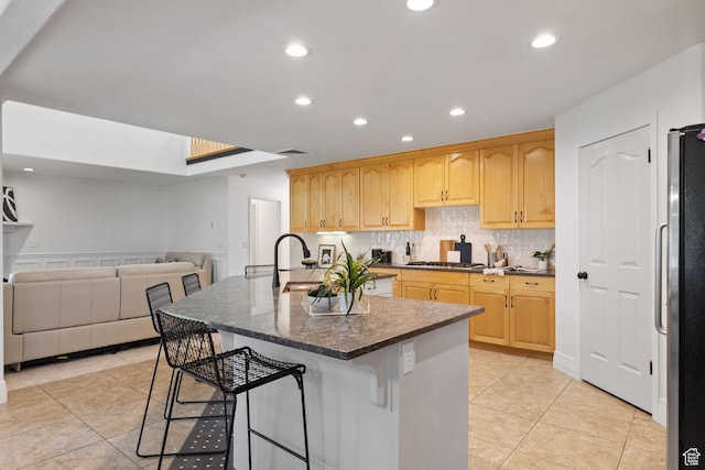 2859 W Country Classic Dr, Bluffdale, UT 84065 - kitchen with stainless steel appliances, a sink, a breakfast bar, light tile patterned floors, and recessed lighting
