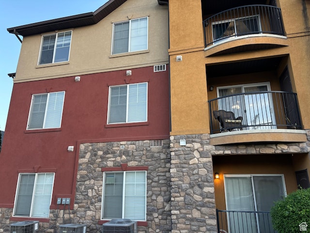 952 W 270 S Unit 202, Pleasant Grove, UT 84062 - view of property featuring cooling unit