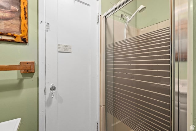 full bathroom featuring a shower stall