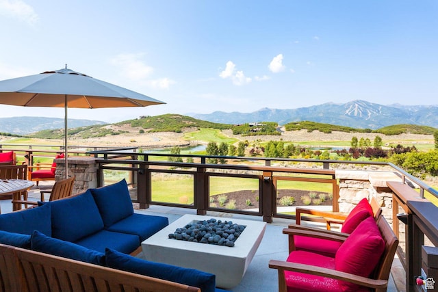 balcony featuring outdoor lounge area and a mountain view