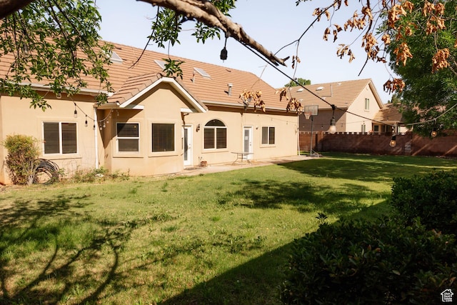 back of property featuring stucco siding and a tile roof