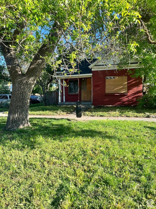 963 W 400 N, Salt Lake City, UT 84116 - view of front of house featuring a front lawn