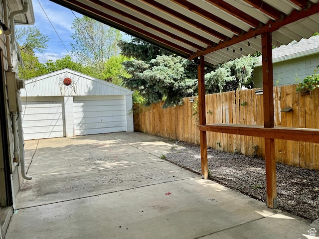 detached garage with fence