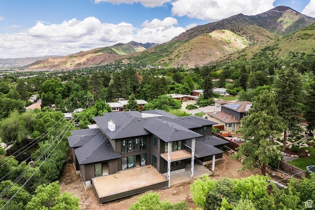 view from above of property featuring a mountainous background