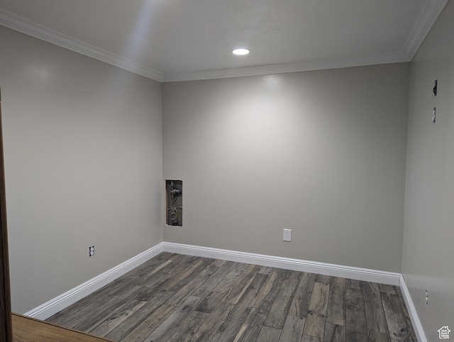 empty room with baseboards, dark wood-style flooring, crown molding, and recessed lighting