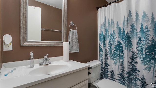 full bath featuring toilet, vanity, and curtained shower