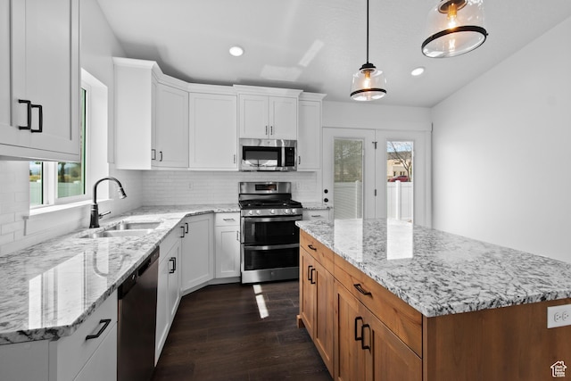 837 N 980 W Unit 66, Tremonton, UT 84337 - kitchen with stainless steel appliances, a sink, dark wood-style floors, decorative backsplash, and recessed lighting