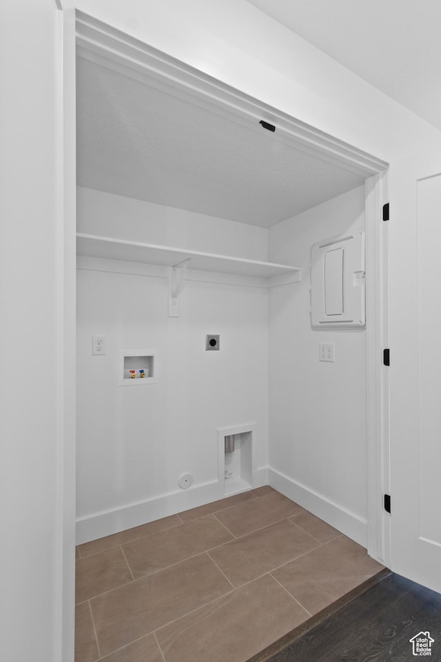 837 N 980 W Unit 66, Tremonton, UT 84337 - laundry area featuring hookup for a gas dryer, electric dryer hookup, washer hookup, baseboards, and tile patterned floors