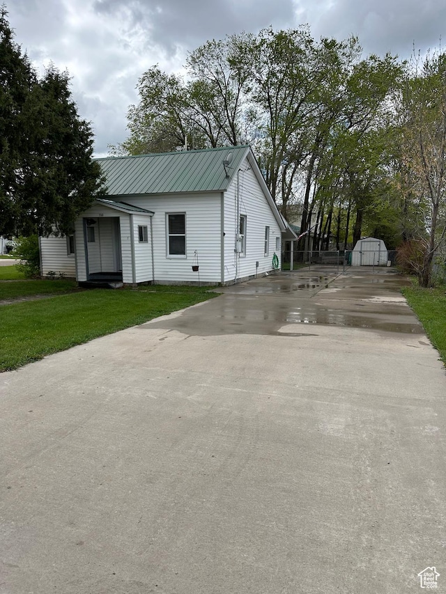 733 Clay St, Montpelier, ID 83254 - view of front of house featuring concrete driveway, a front lawn, and metal roof