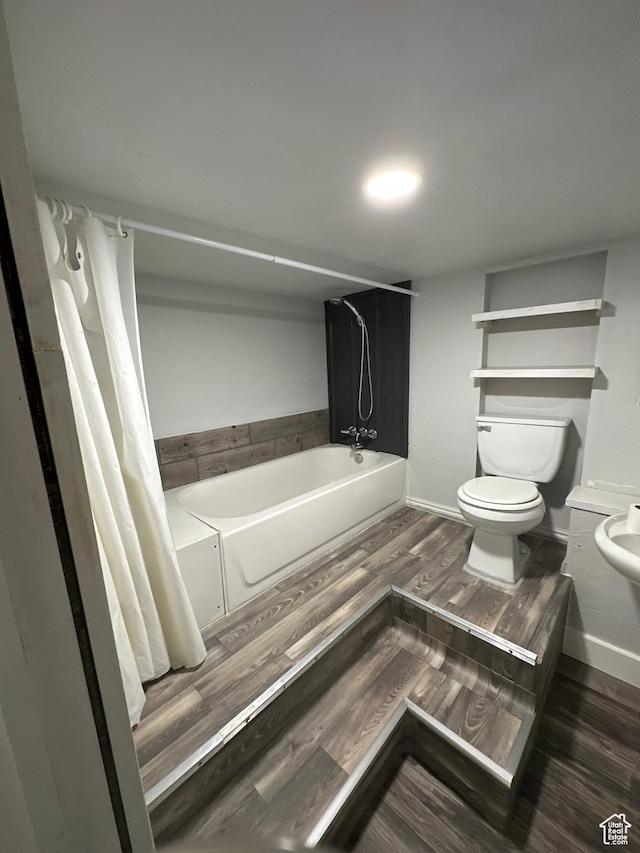 733 Clay St, Montpelier, ID 83254 - bathroom featuring baseboards, toilet, a tub to relax in, wood finished floors, and a shower with shower curtain
