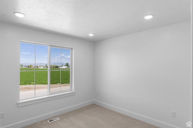 564 N 800 W, Smithfield, UT 84335 - unfurnished room with baseboards, light carpet, and recessed lighting