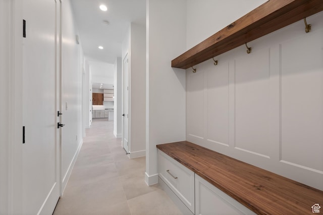 mudroom featuring recessed lighting and baseboards