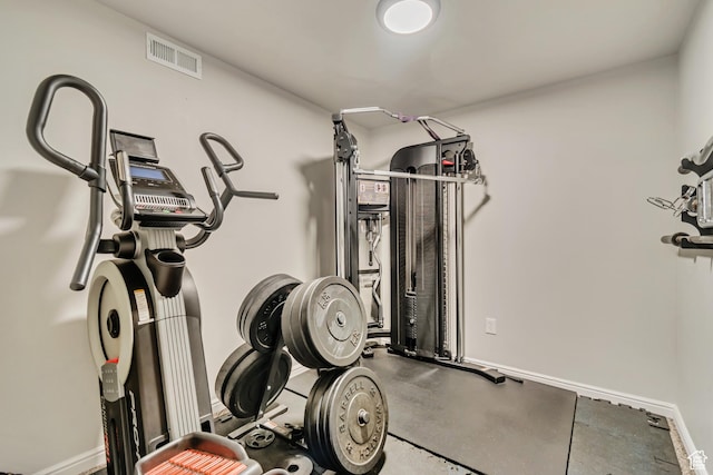 exercise room featuring baseboards