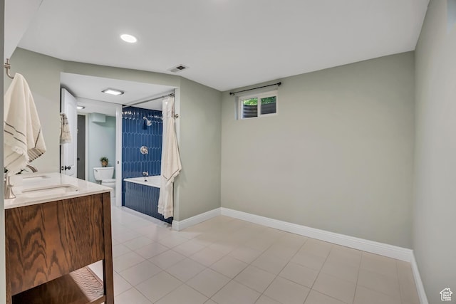 476 E 3050 N, North Ogden, UT 84414 - bathroom featuring baseboards, double vanity, a tub, toilet, and a shower with curtain