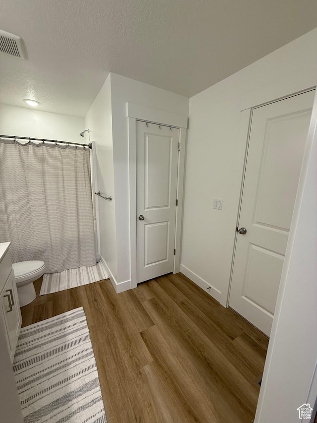 81 W 925 N, Brigham City, UT 84302 - full bath with wood finished floors, vanity, toilet, a shower with shower curtain, and baseboards