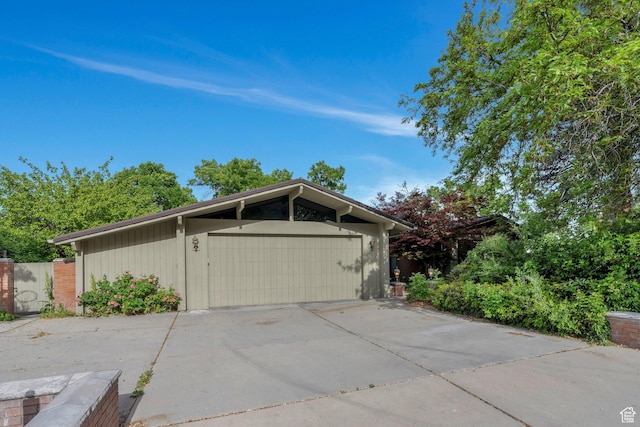 3223 Apache Ln, Provo, UT 84604 - garage with a gate