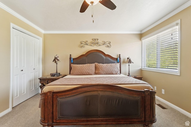 bedroom with light carpet, crown molding, a closet, baseboards, and a ceiling fan