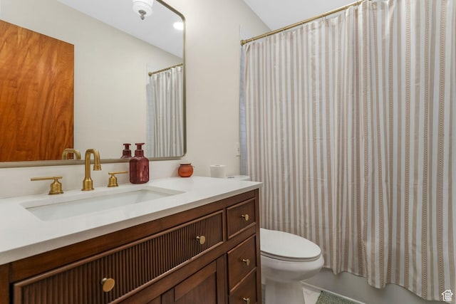 bathroom with toilet, vanity, and curtained shower