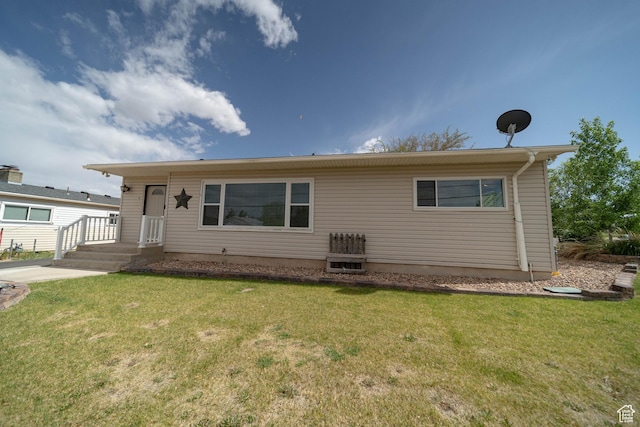 view of front of home featuring a front yard