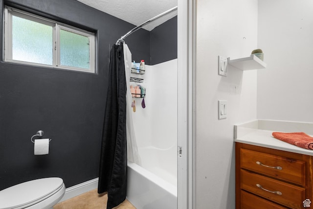 full bathroom featuring toilet, shower / bathtub combination with curtain, tile patterned flooring, and baseboards