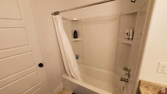 bathroom featuring shower / bath combo