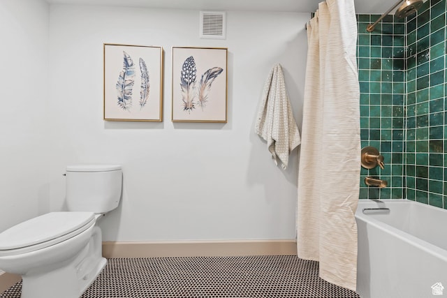 full bathroom featuring shower / bath combination with curtain, toilet, and baseboards