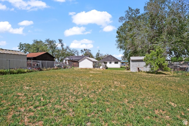 view of yard with an outdoor structure and a storage shed