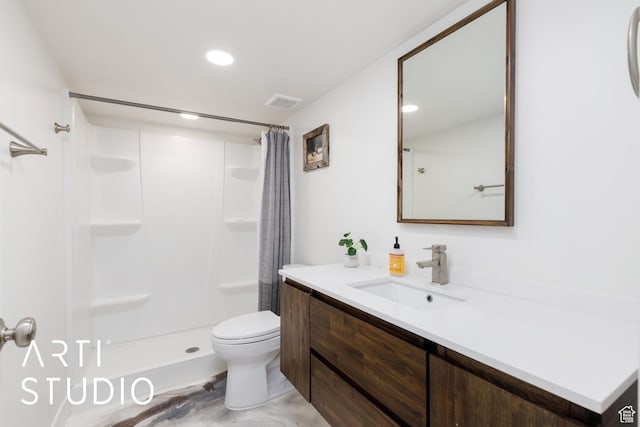 752 N Sunset Dr, Morgan, UT 84050 - bathroom with a shower with curtain, toilet, vanity, and recessed lighting