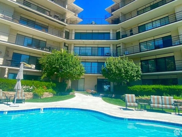 900 S Donner Way E Unit 707, Salt Lake City, UT 84108 - view of community pool