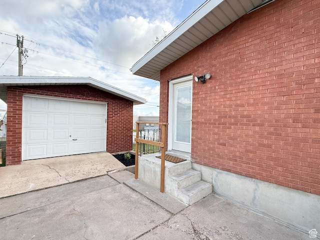 detached garage featuring concrete driveway