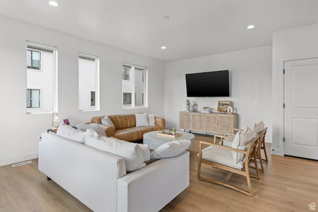 422 S 700 W, American Fork, UT 84003 - living room featuring light wood-style flooring, recessed lighting, and baseboards