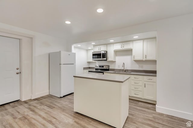 1343 N 3350 W, Provo, UT 84601 - kitchen with stainless steel appliances, a sink, light wood-type flooring, a center island, and recessed lighting